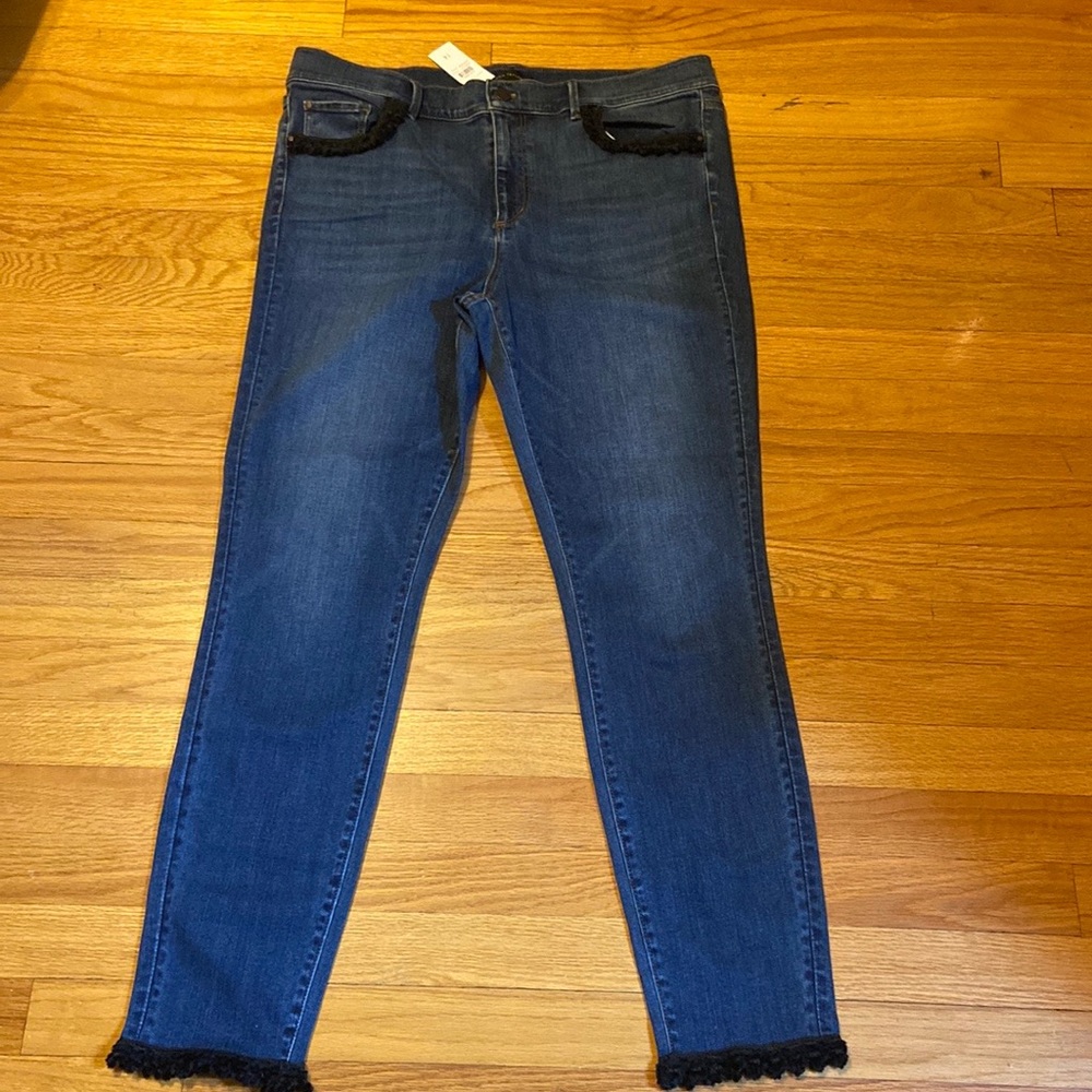 NWT  Ann Taylor The Skinny Modern Fit Jeans. Size 14
